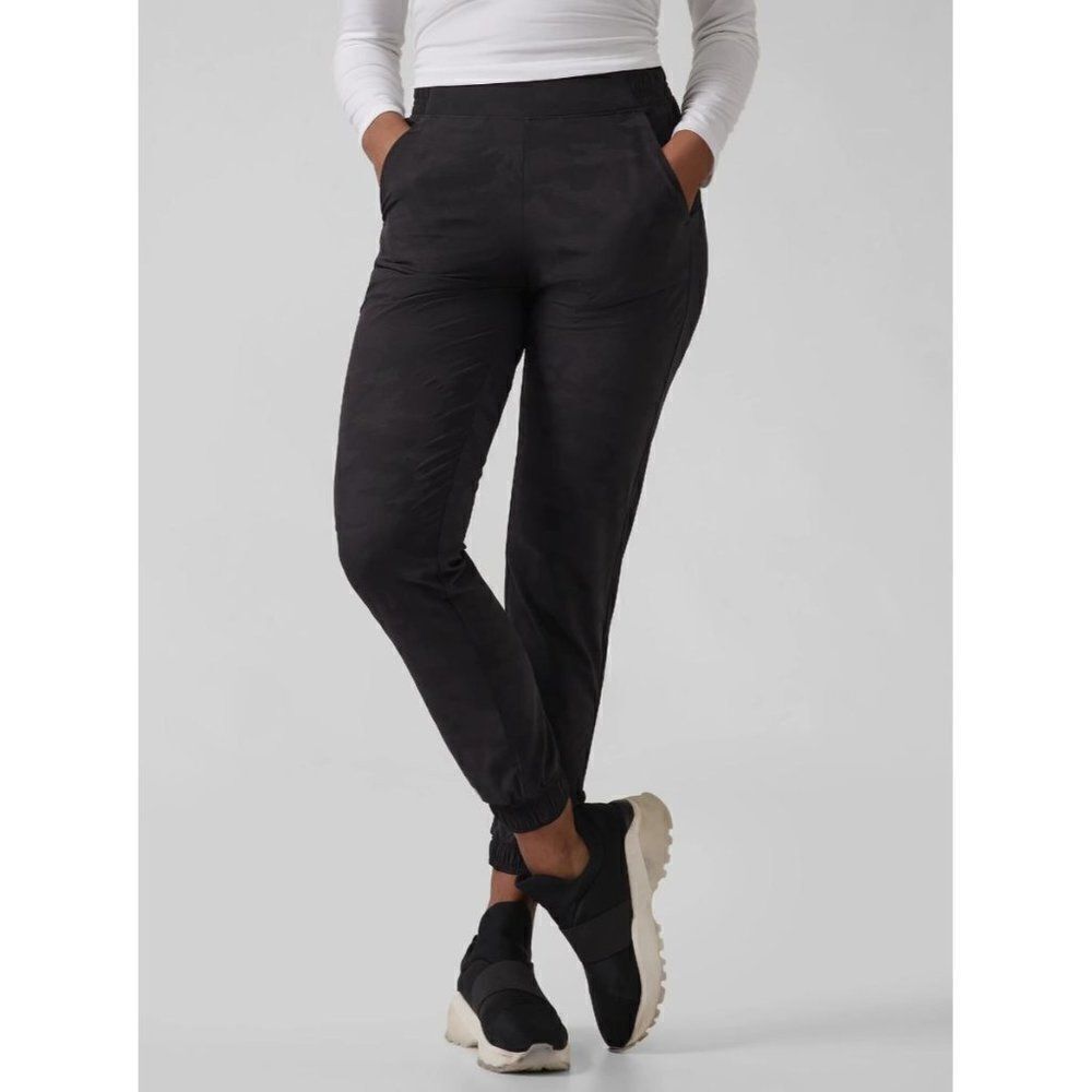 Athleta Brooklyn Textured Lined Jogger Pants Sz 4 Black Camo Pockets Pull On